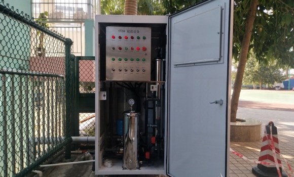 南陽中心學(xué)校,學(xué)校廚房中央凈水機，每小時1噸超濾凈水設(shè)備