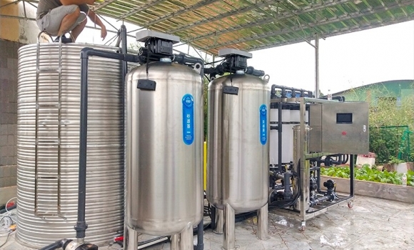 處理量每小時8噸超濾設(shè)備，解決河水渾濁、雜質(zhì)多、色度、氣味、細菌含量超標